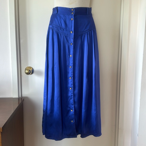 Vintage Dresses & Skirts - 💕Vintage Azure Blue 💯Silk Pocketed Midi Prairie Button Skirt Easy Fit L EUC